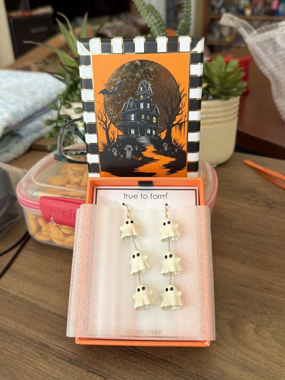 TRUE TO FORM Pearly White Ghost Linear Drop Earrings - NIB - Picture 2 of 3
